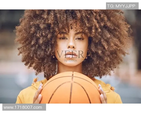 黑人足球明星头像女孩展现运动与时尚的完美结合与青春活力